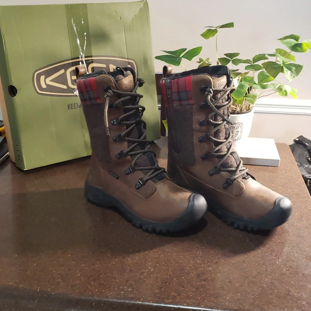 KEEN Woman's Boots KEEN Greta Plaid Tall Boot Waterproof. Size 6. - Picture 2 of 14